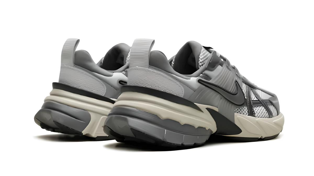 Nike V2K Run "Platino Puro/Gris Lobo"
